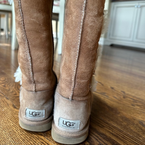 *UGG AUSTRALIA* Bailey Button Triplet Ugg boot sz 9 Excellent Used Condition - Picture 3 of 9